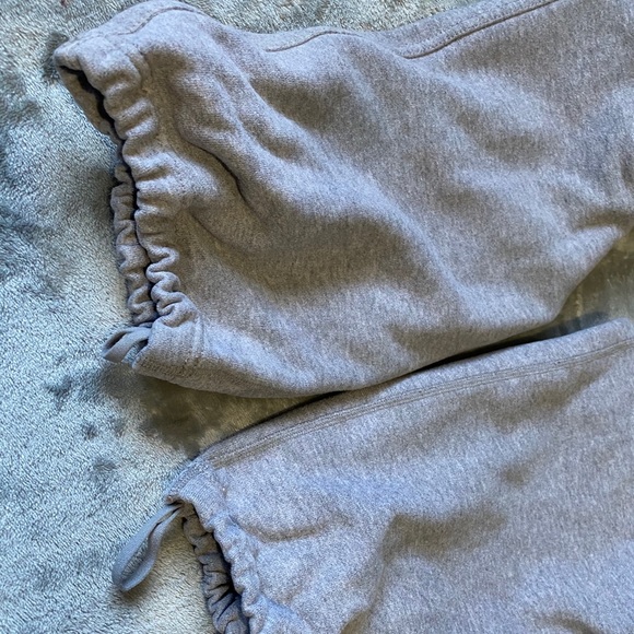 LULU SWEATS!! - Picture 4 of 4